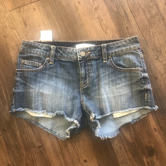 Aritzia Talula Low Rise Dark Wash Denim Shorts - Picture 1 of 2